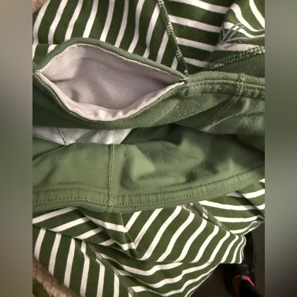 J.Crew X New Balance High Waisted Leggings Diagonal
Stripe Bronze Size S - Picture 6 of 8